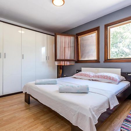 Nice Home In Jezera With Wifi Екстериор снимка
