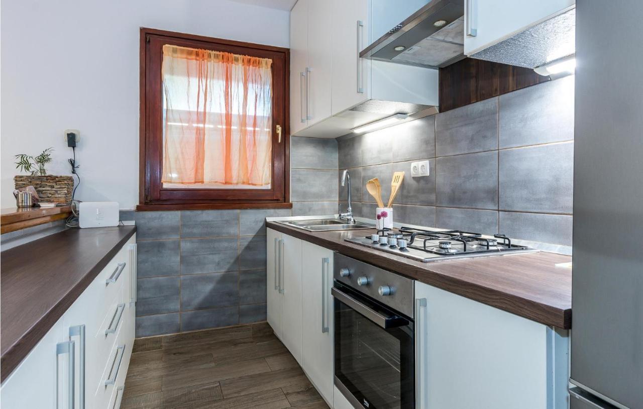 Nice Home In Jezera With Wifi Екстериор снимка